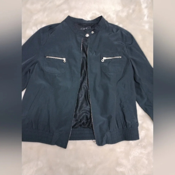 Roem women small stylish light jacket purchased from Korea never used - Picture 2 of 10